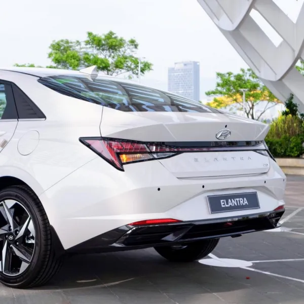 canh-gio-xe-hyundai-elantra-hyundai-quang-ngai-3s