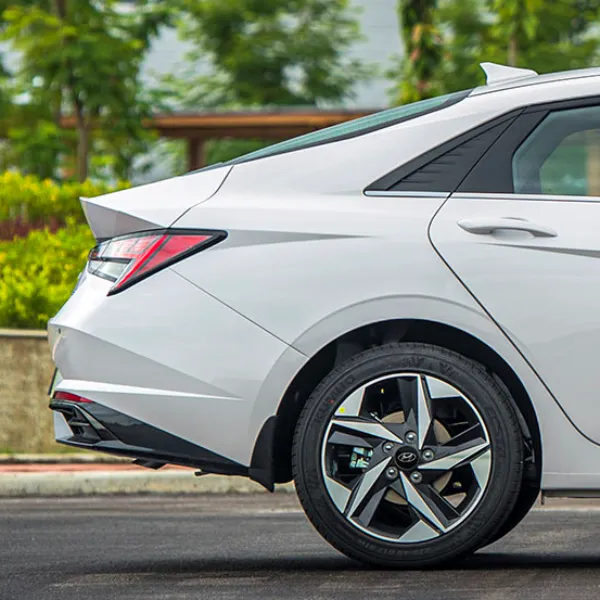 canh-gio-xe-hyundai-elantra-hyundai-quang-ngai