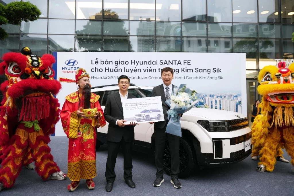 ban-giao-xe-hyundai-santafe